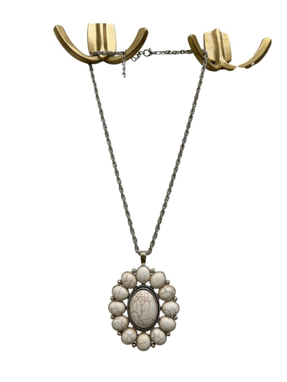 Vintage-Style White Howlite Pendant Necklace – Oval Cluster Boho South Western